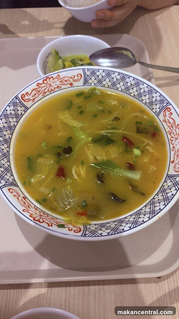 Soup with noodles and vegetables