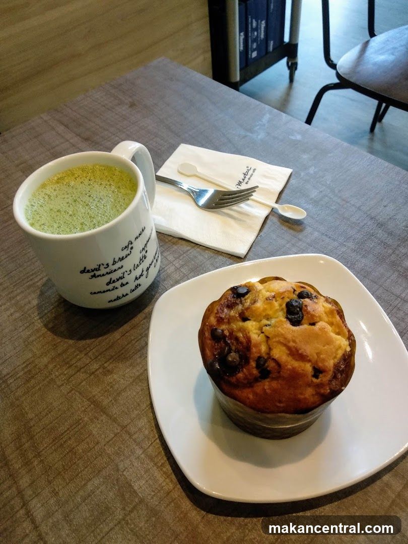 Matcha latte and muffin