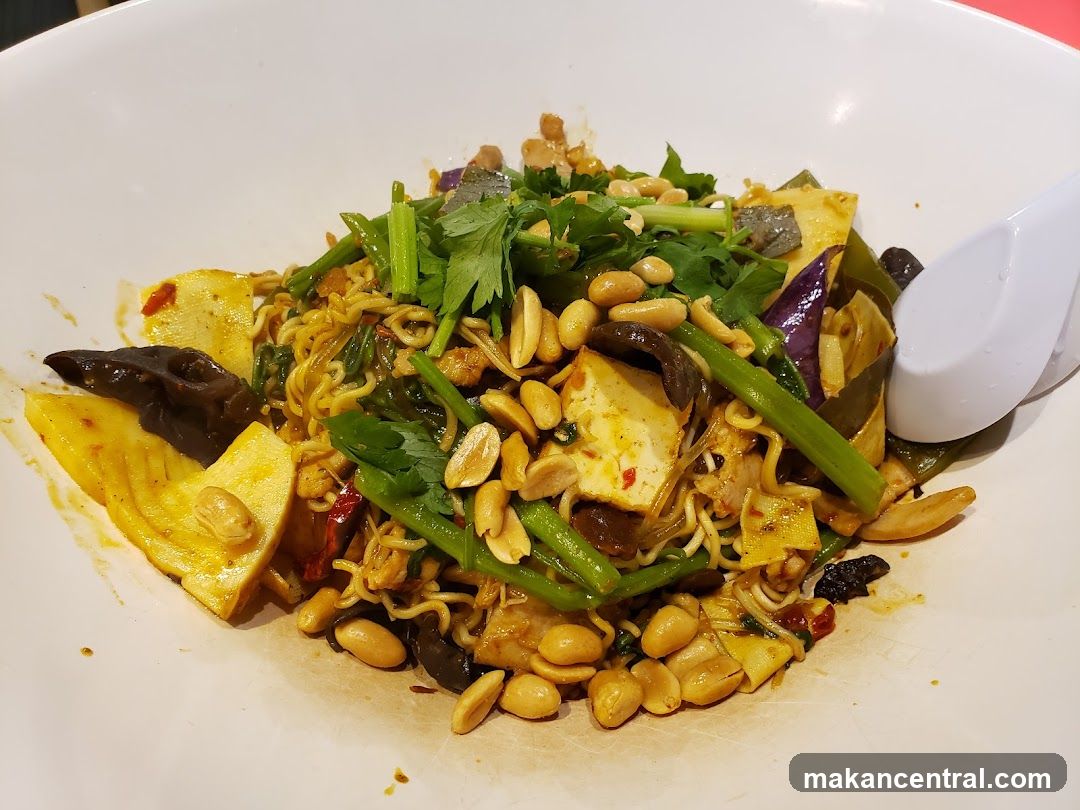 Noodle Dish with Vegetables and Peanuts