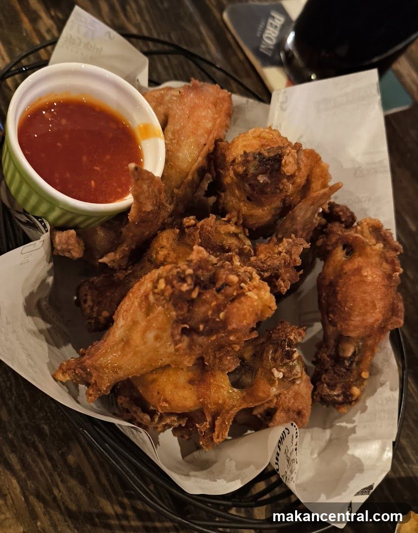 Fried Chicken Wings with Dipping Sauce
