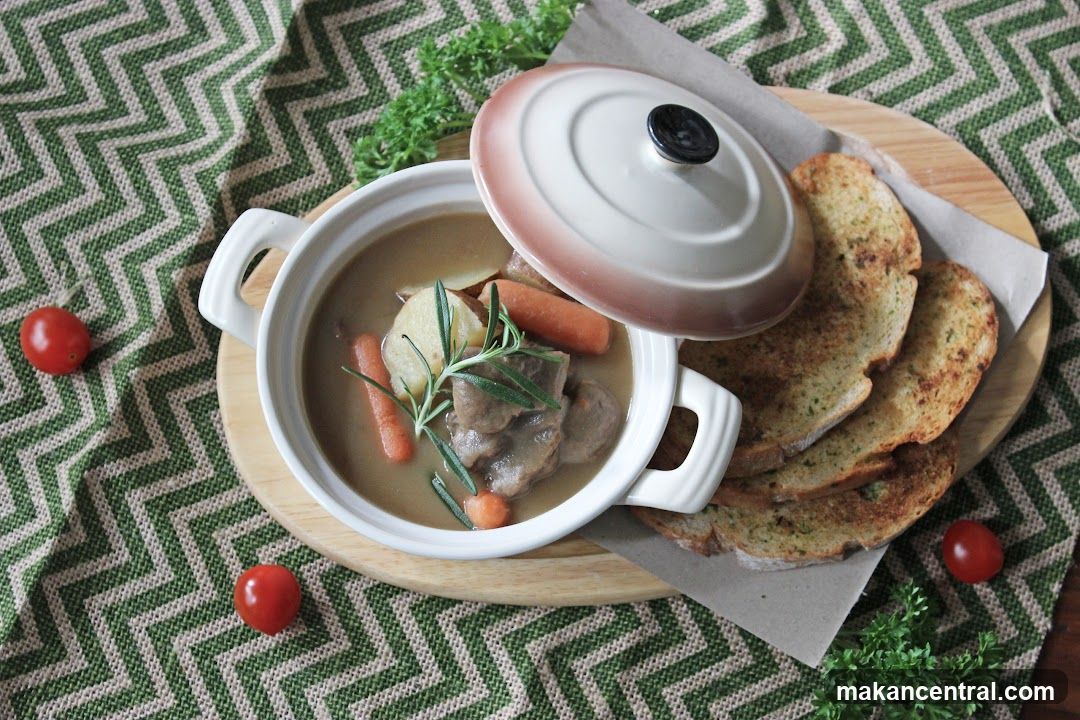 Beef Stew with Bread