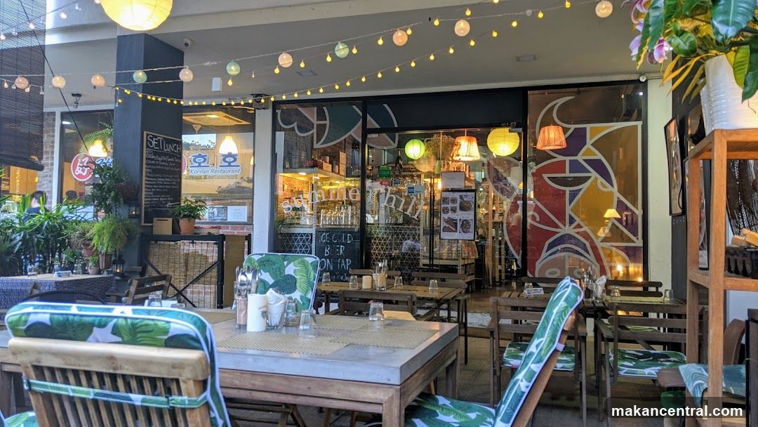 Outdoor seating at a restaurant