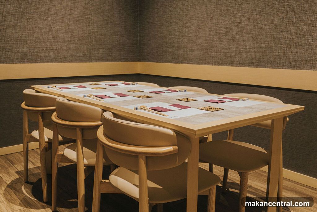 Restaurant Dining Table Setting