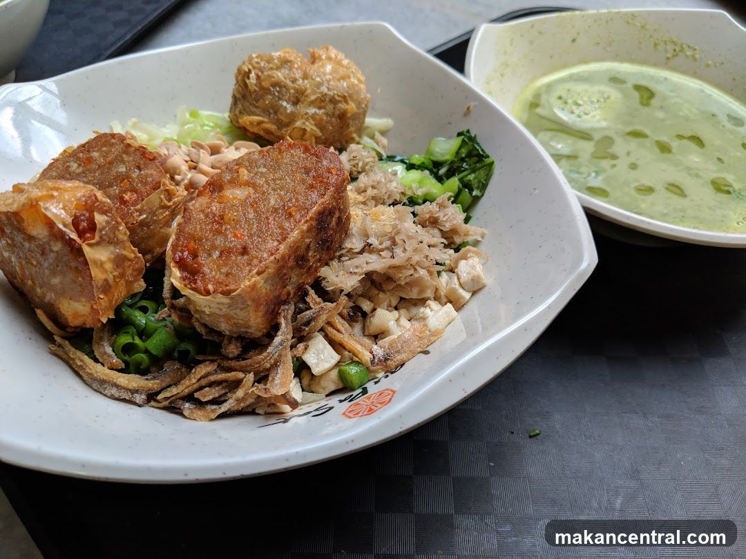 Fried Bean Curd Rolls with Vegetables and Soup