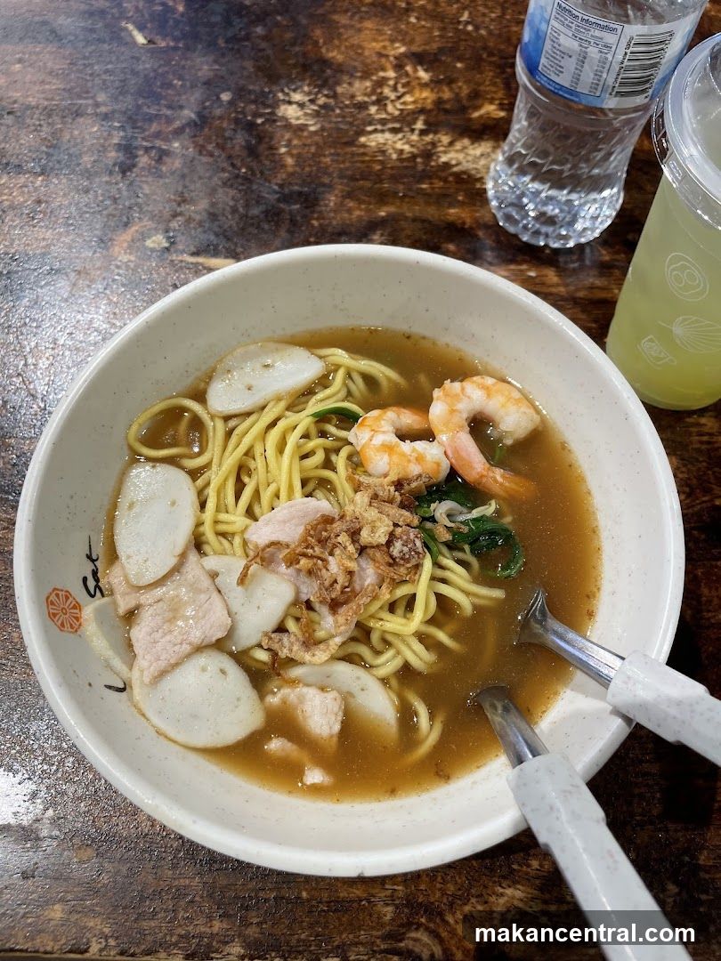 Noodle Soup with Shrimp and Fish Cakes
