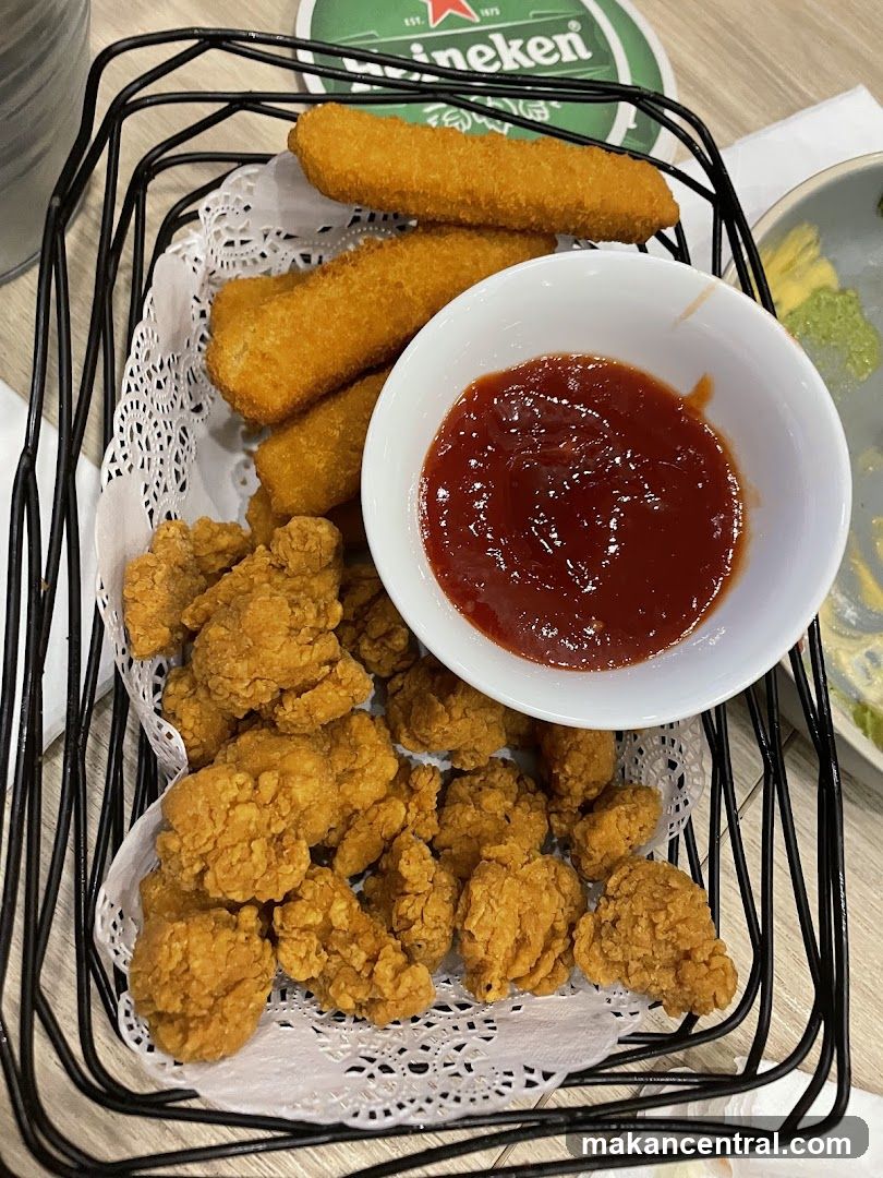 Fried Appetizers with Ketchup