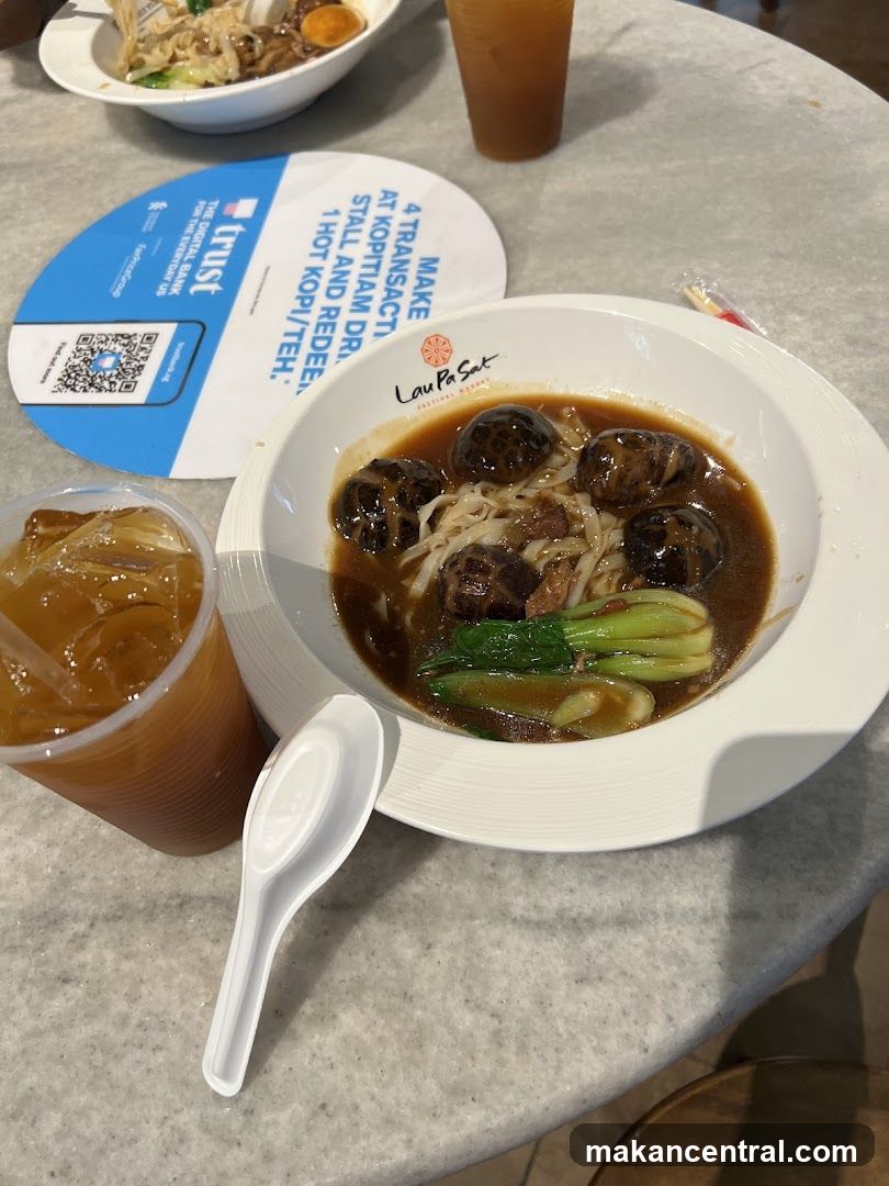 Food and Drink at Lau Pa Sat