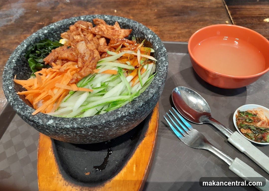 Bibimbap with side dishes