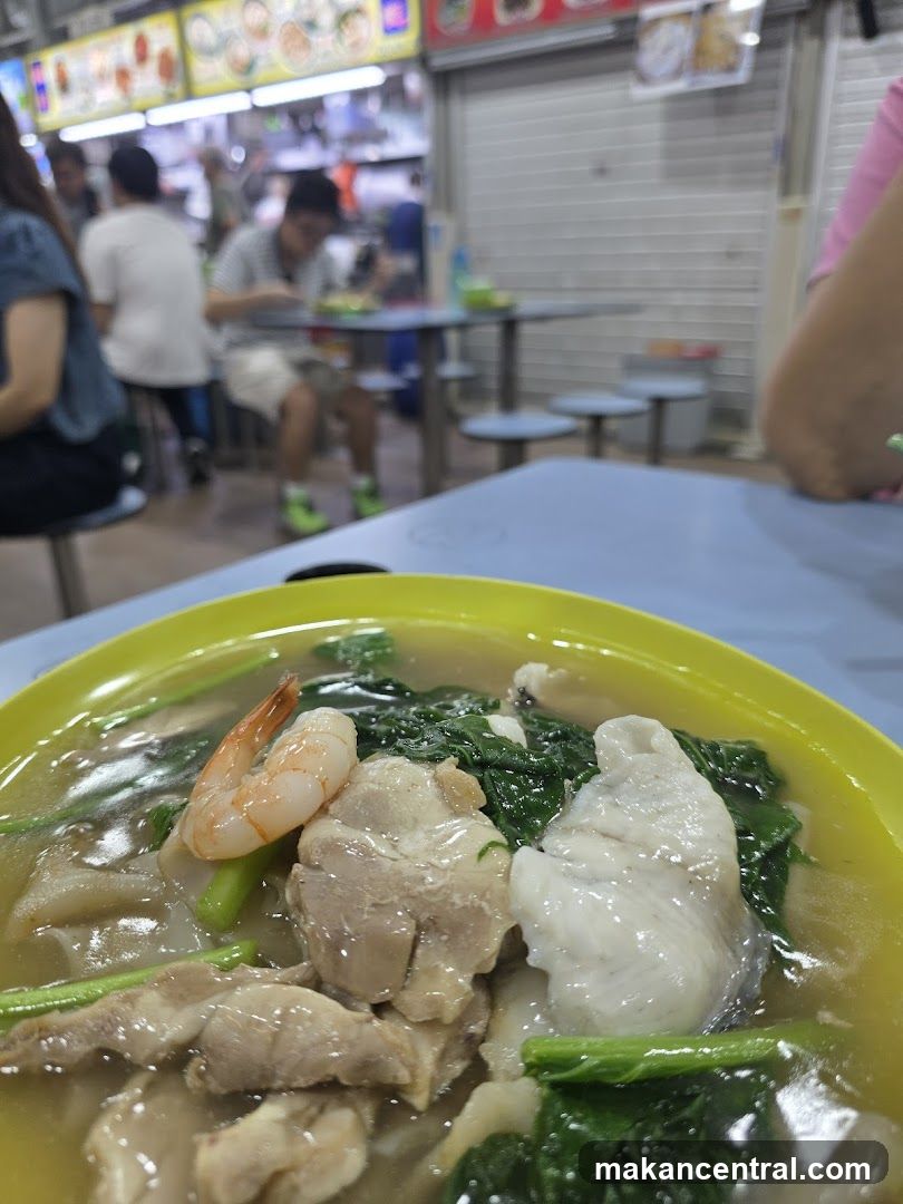 Noodles with Seafood and Chicken