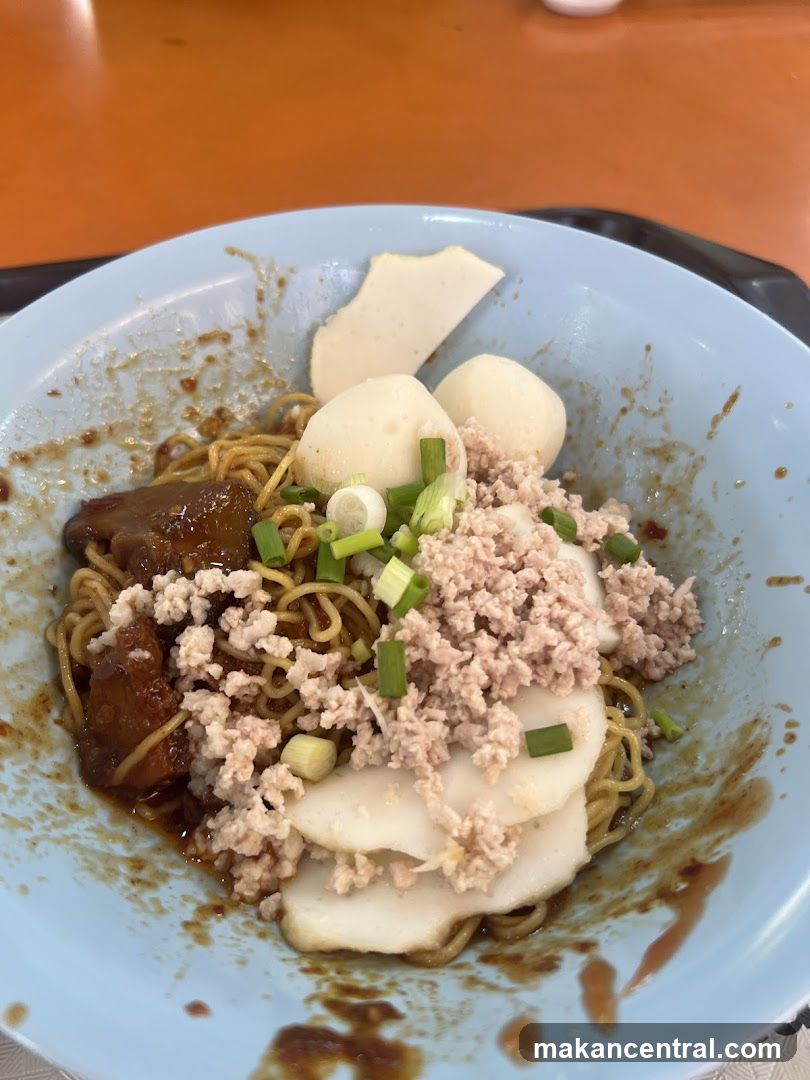 Noodles with Minced Pork and Fish Cakes