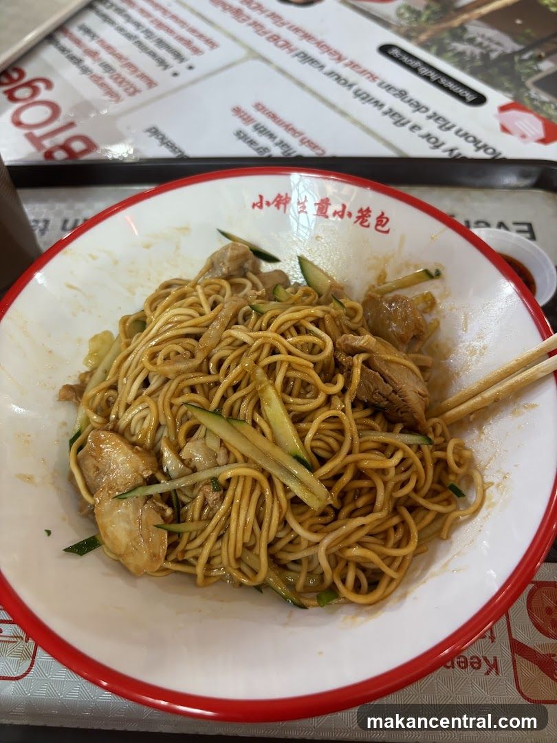Noodles with Meat and Cucumber