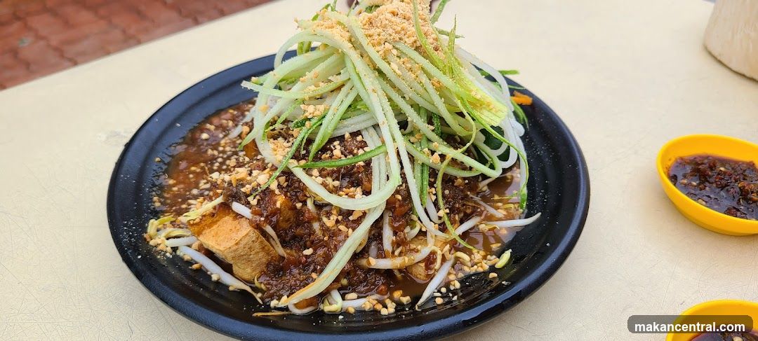 Salad with Peanut Sauce