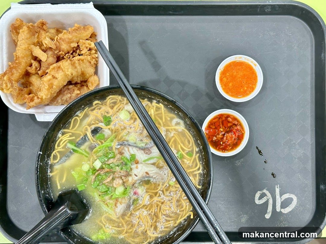 Fish noodle soup with fried fish