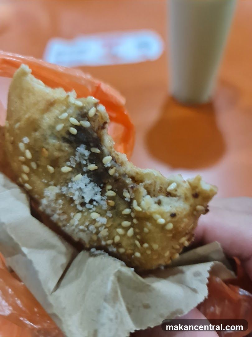 Fried Pastry with Sesame Seeds and Sugar