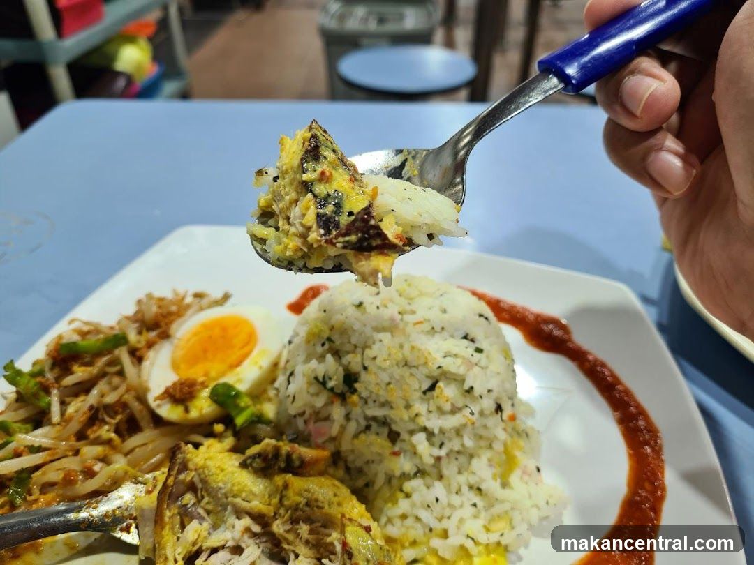 Rice dish with chicken and egg