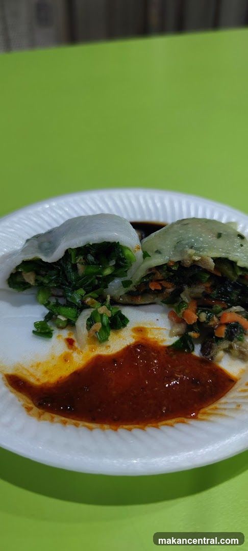 Steamed Dumplings with Dipping Sauce