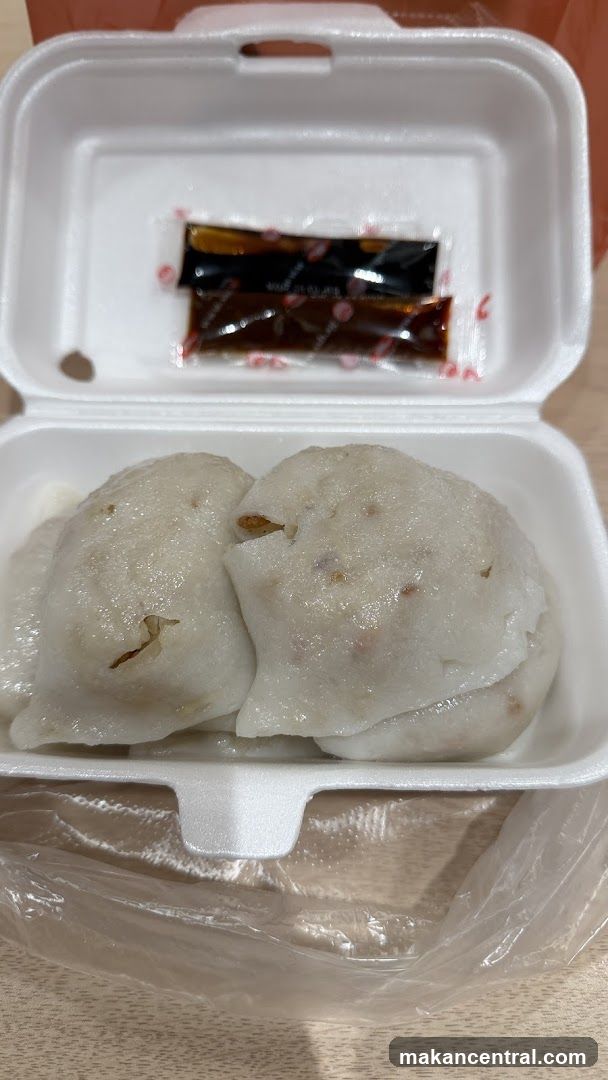 Steamed Dumplings with Soy Sauce Packets