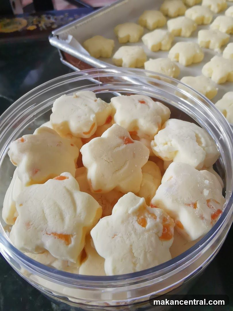 Star-shaped cookies with orange filling
