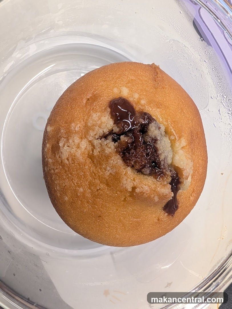 Chocolate-filled Muffin