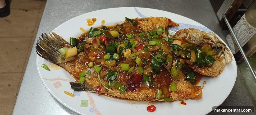 Whole Fried Fish with Sauce
