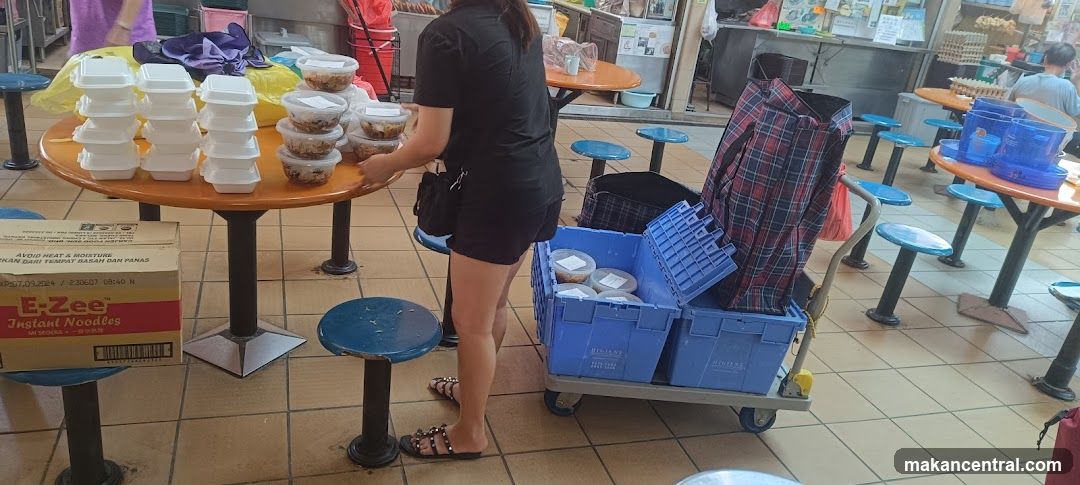 Food Containers and Noodles Box