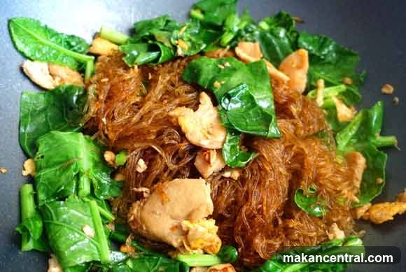 Stir-fried Noodles with Chicken and Greens