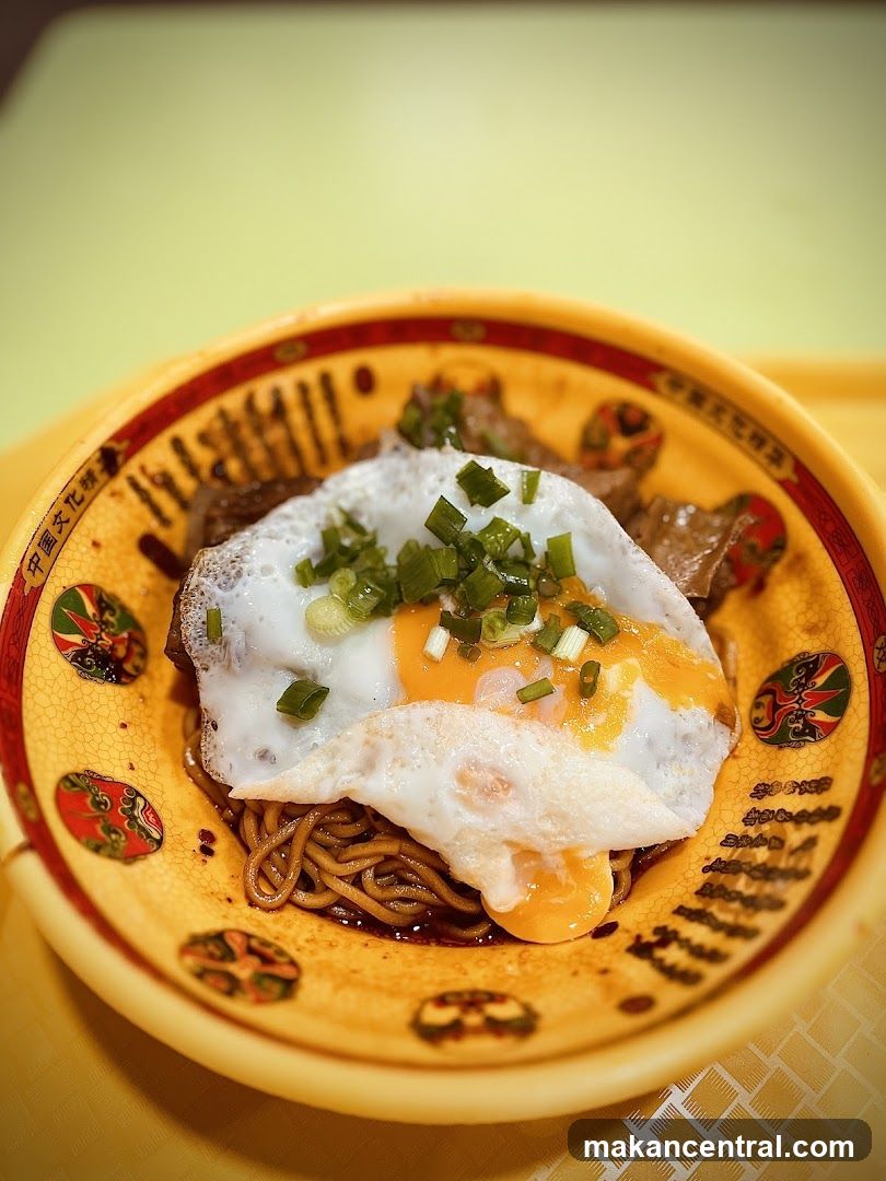 Noodles with Fried Egg and Meat
