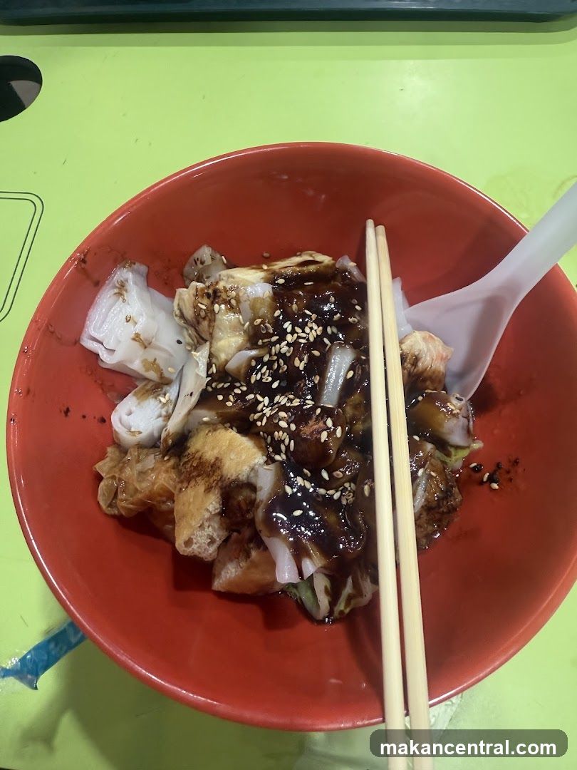 Chee Cheong Fun with Sauce and Sesame Seeds