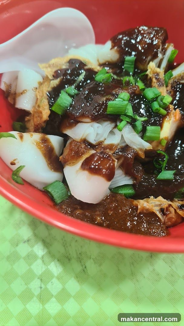Noodles with Sauce and Garnish