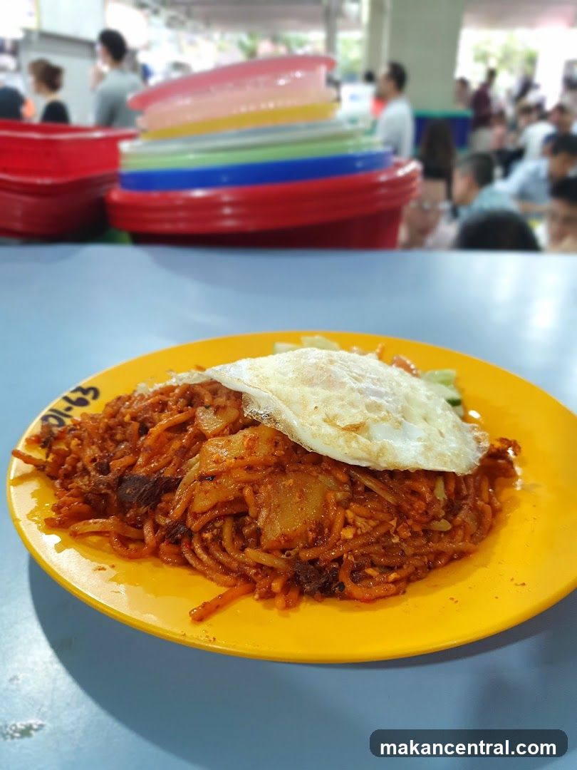 Fried Noodles with Fried Egg