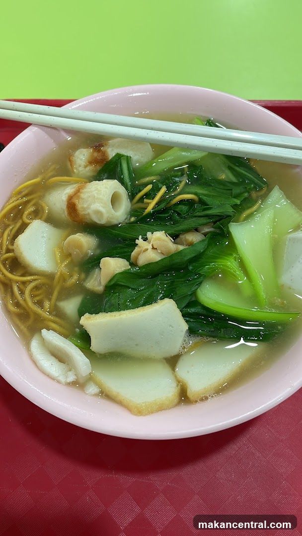 Noodle Soup with Fish Cakes and Vegetables