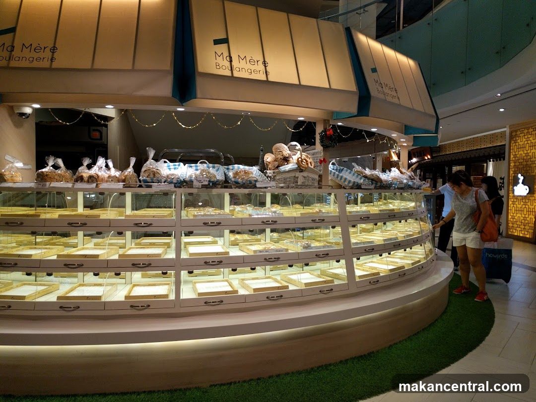 Ma Mère Boulangerie Display