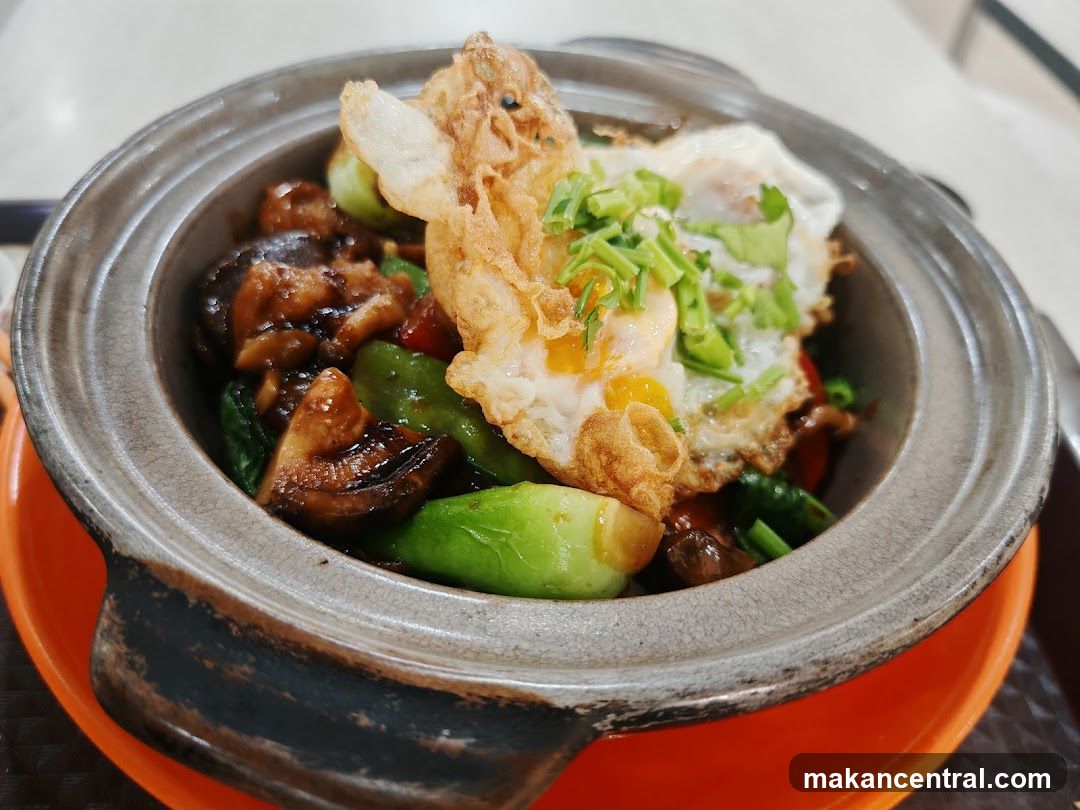 Claypot Dish with Fried Egg