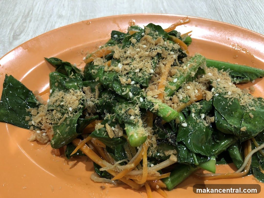 Stir-fried vegetables with toppings