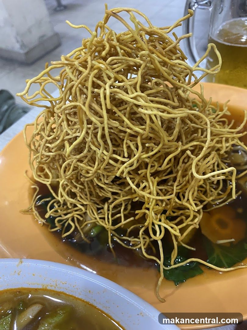 Crispy Noodles with Gravy