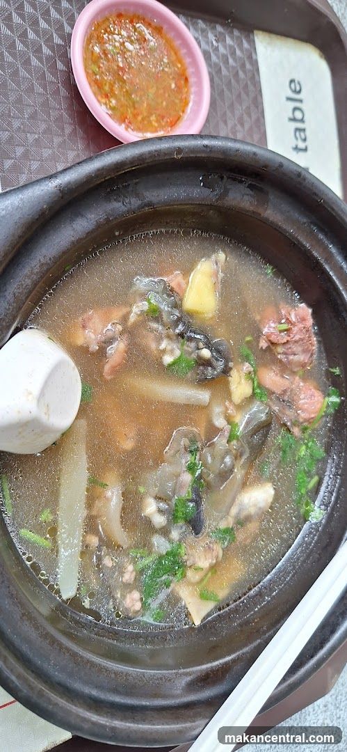 Claypot Soup with Dipping Sauce