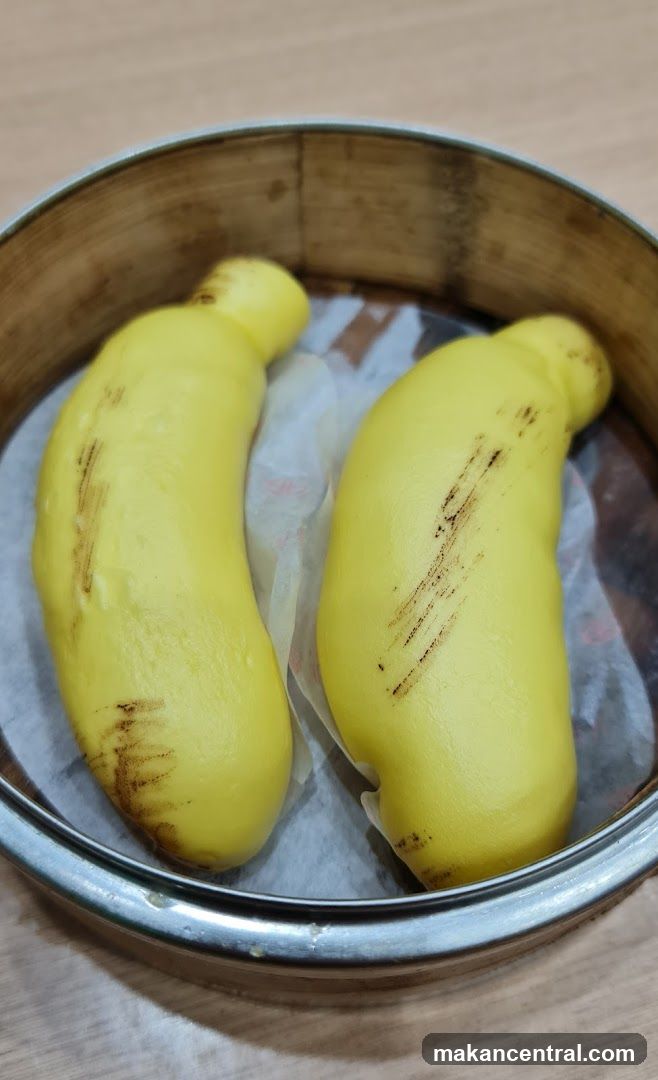 Banana-shaped steamed buns