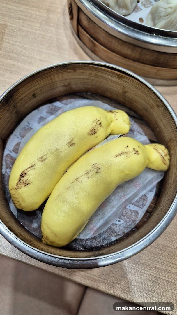 Banana-shaped steamed buns