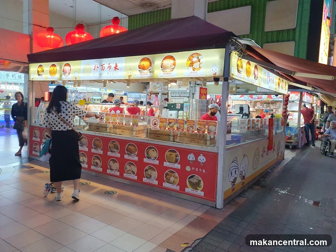 Food stall with steamed buns