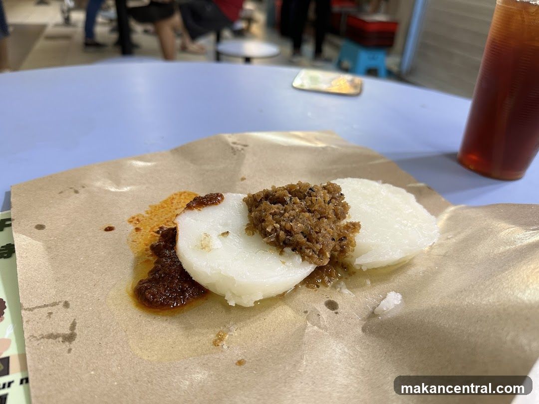 Rice cakes with chili and topping