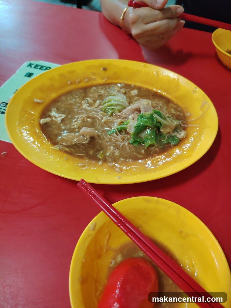 Noodles with Gravy and Vegetables
