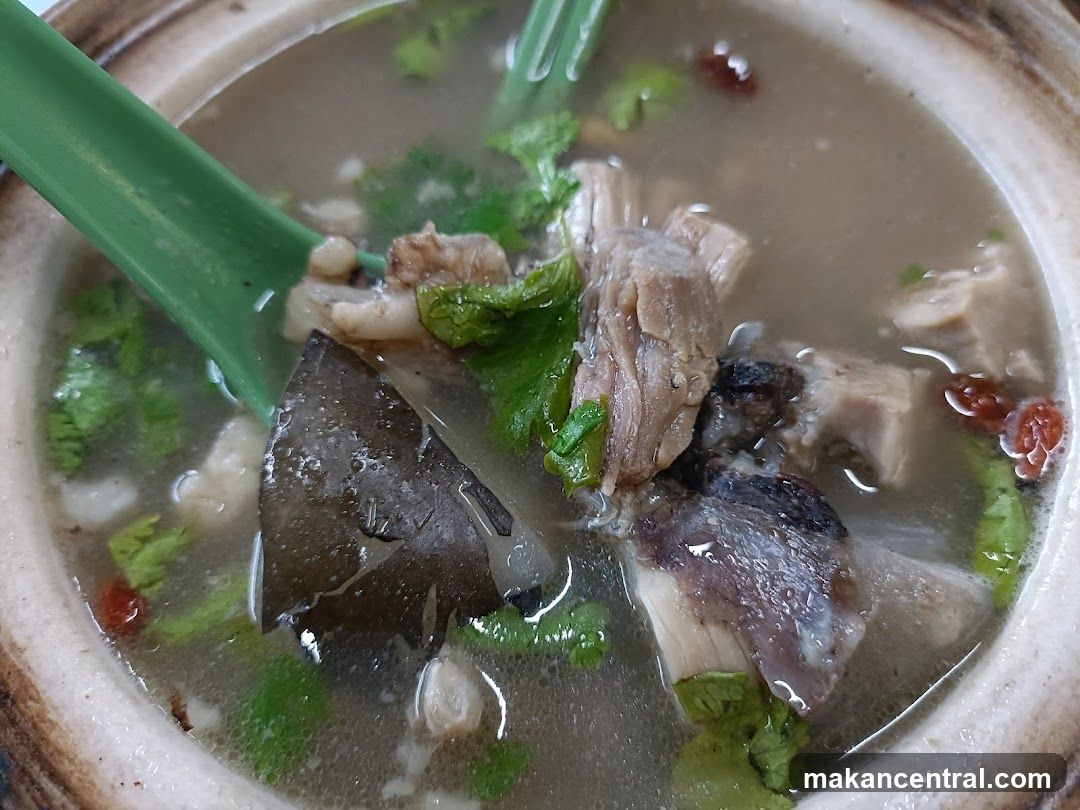 Herbal Soup with Meat and Vegetables