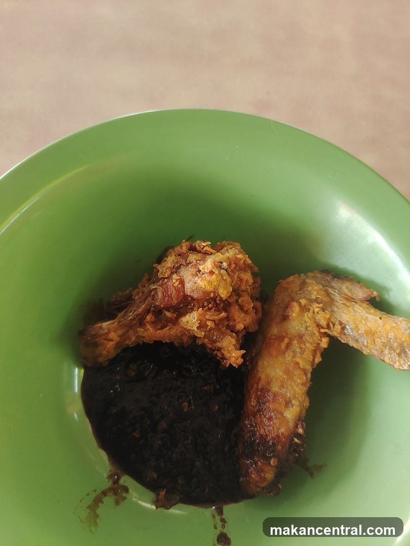Fried Chicken Wings with Sauce