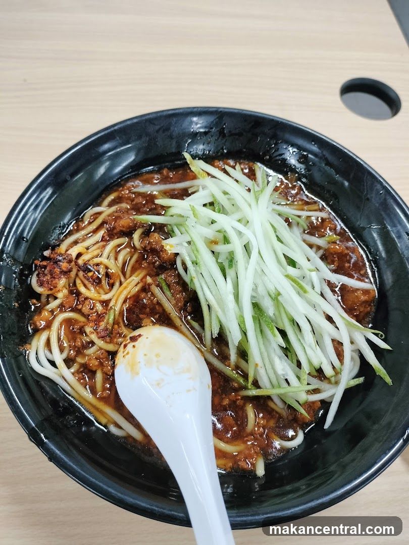 Noodles with Meat Sauce and Cucumber