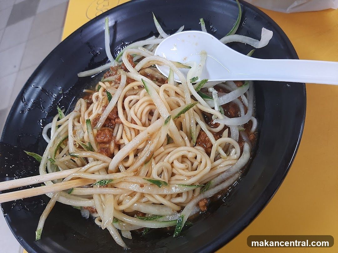 Noodles with Cucumber and Minced Meat