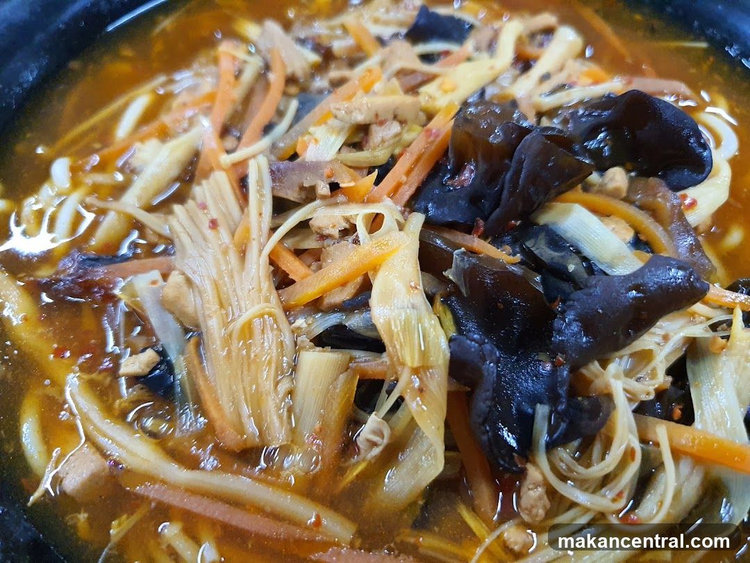 Noodle Soup with Vegetables and Meat