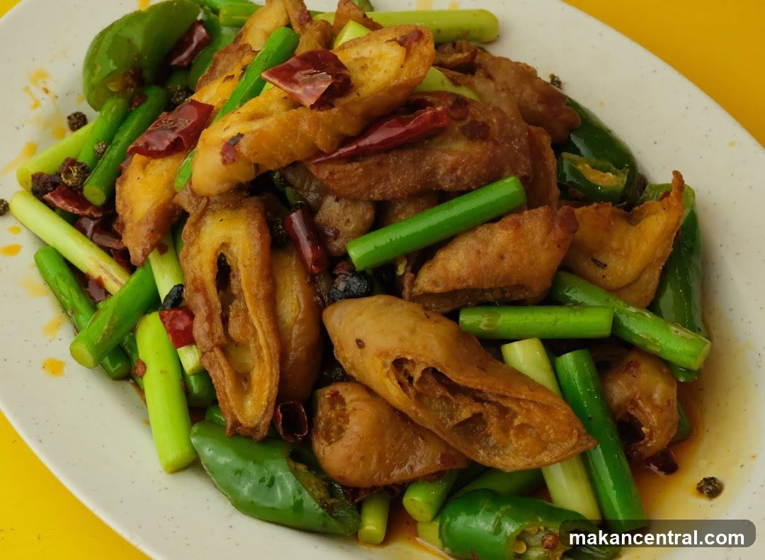 Spicy Stir-Fried Intestines with Green Peppers and Asparagus