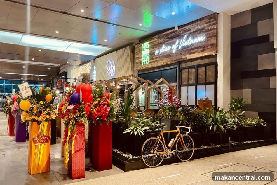 A Slice of Vietnam Storefront Decoration