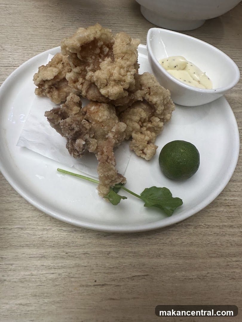 Fried Chicken with Dip and Lime