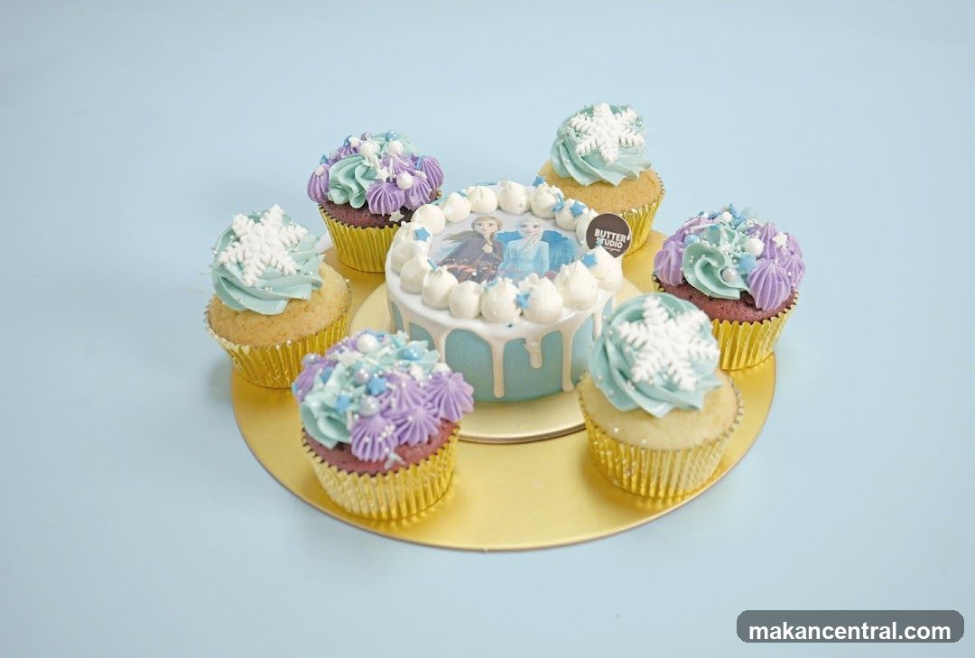 Frozen-themed cake and cupcakes